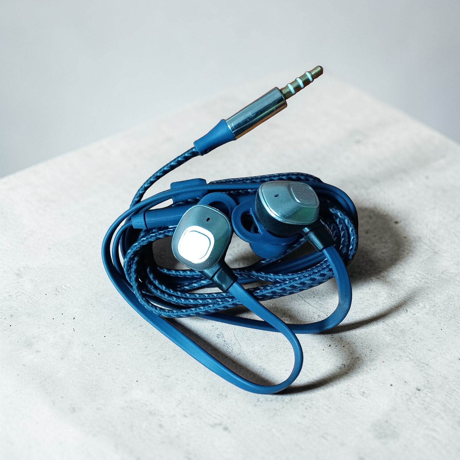Audífonos In-Ear con Micrófono y Manos Libres – Conexión Jack 3.5mm 1 Audífonos In-Ear con Micrófono y Manos Libres – Conexión Jack 3.5mm
